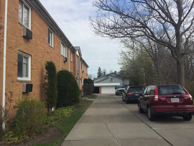 Foto del edificio - 4281 Mayfield Road Apts.