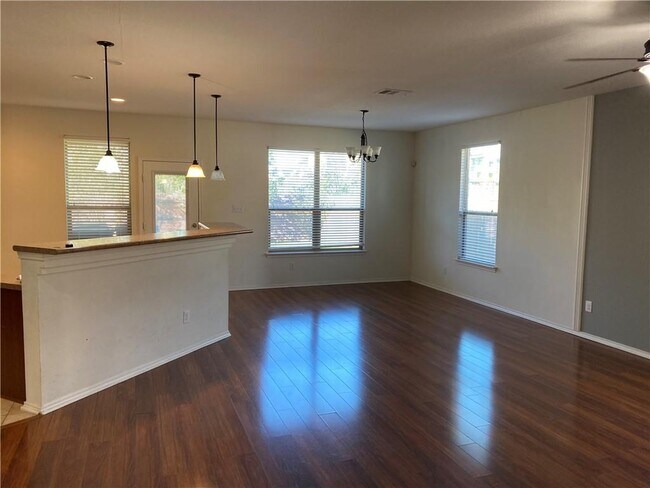 Foto del edificio - 14428 Lake Victor Dr