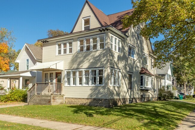 View from corner of Bingham & Prospect - 229 S Bingham St