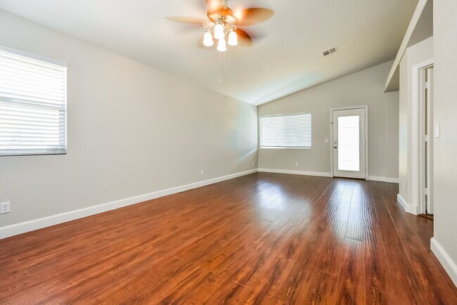 Foto del edificio - 7409 Sunspot Dr