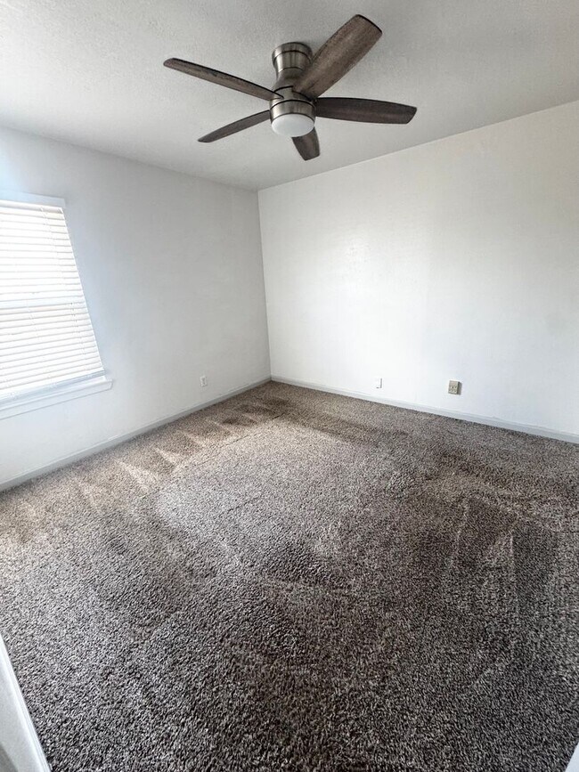Foto del edificio - 4707 Shadylane Dr