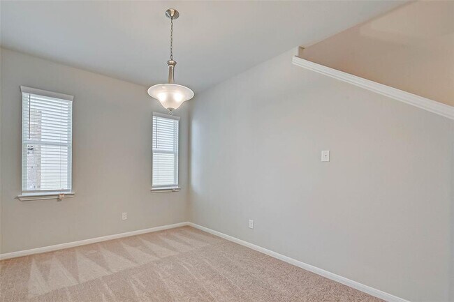 Foto del edificio - 13727 Andover Park Dr