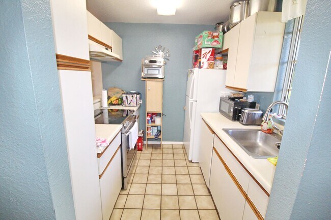 Foto del edificio - Upper Level- Unfurnished Kihei Villages Condo - 2 Bed 2 Bath - 1 Parking Space