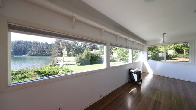 Foto del edificio - 1 Bed 1 Bath - Kennedy Lagoon - Fabulous Location