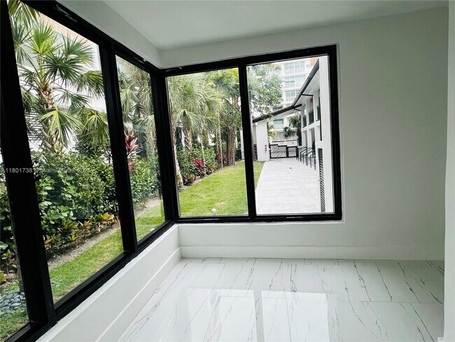 Foto del edificio - 1155 102nd St