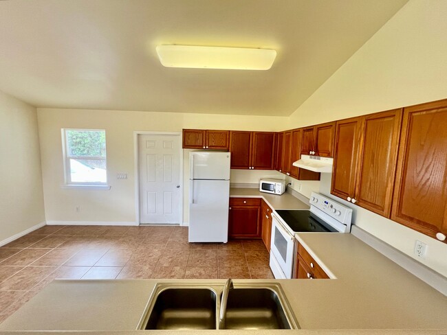 Building Photo - 3 Bedroom Home in Discovery Harbor with Ga...