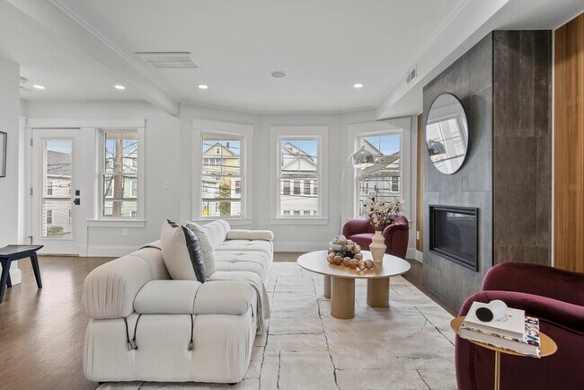 Foto del edificio - 62 Governor Winthrop Rd