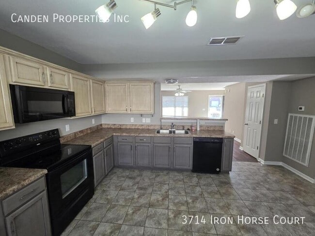 Foto del edificio - 3714 Iron Horse Court