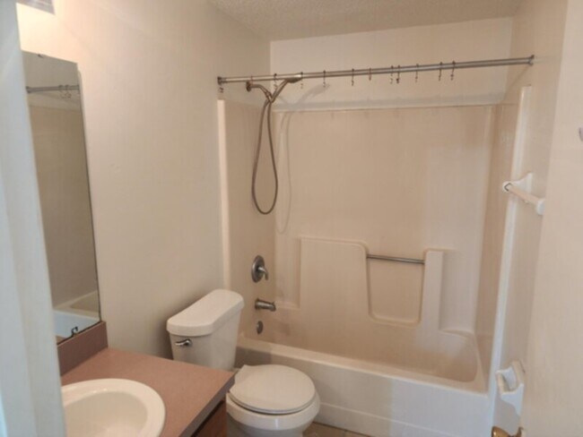 Building Photo - Townhome off University and Barnes Rd.