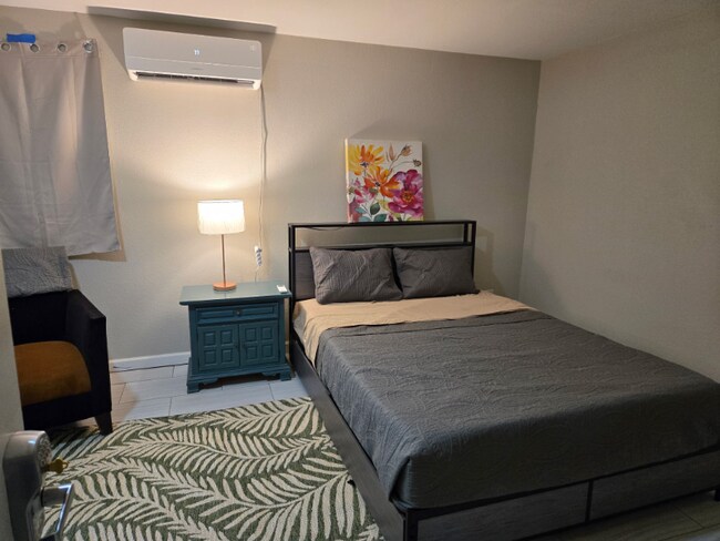 Building Photo - 5316 N Knox Ave