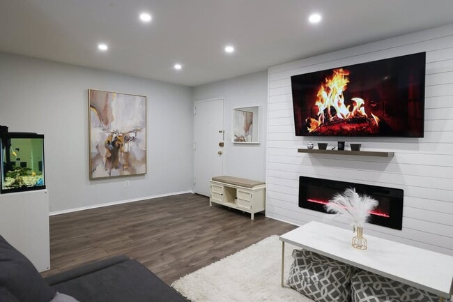 Building Photo - 2912 Kings Chapel Rd