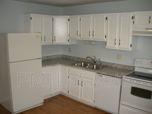 Building Photo - 817 Julia Ln