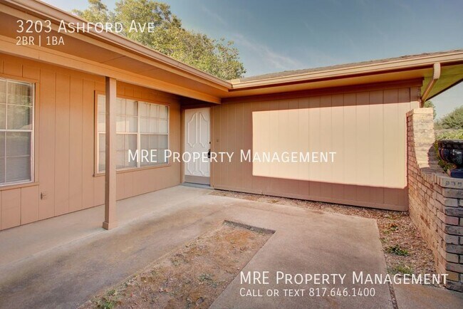 Building Photo - Now Available! 2 Bedroom South Hills Duple...