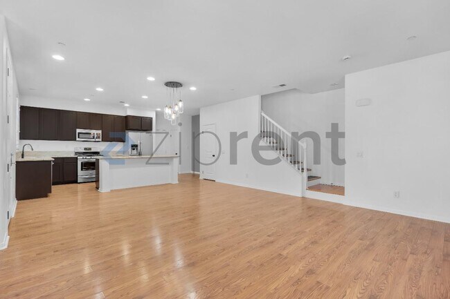 Building Photo - Unit 3