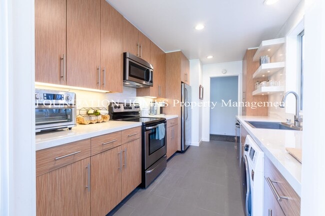 Photo - 2BR/2BA Waterfront Corner Condo!  No Octob...