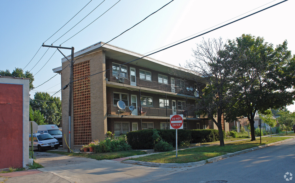 Building Photo - 7608 W 60th St