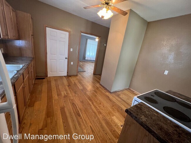 Building Photo - 4 br, 2 bath House - 401 9th St NE