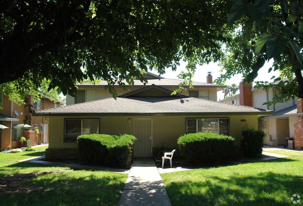 Foto principal - 5750 Garfield Ave