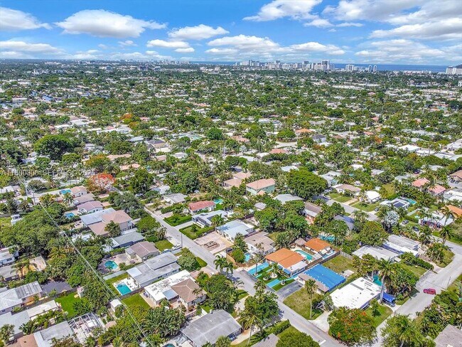 Building Photo - 1616 NE 16th Ave