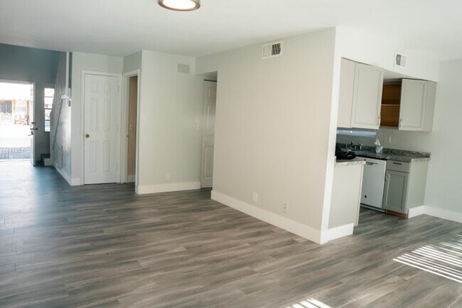 Foto del edificio - 5884 Dewberry Way