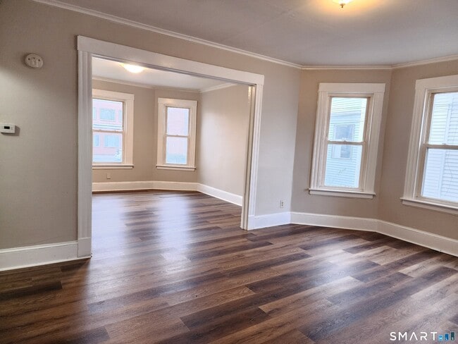 Building Photo - 402 Park St