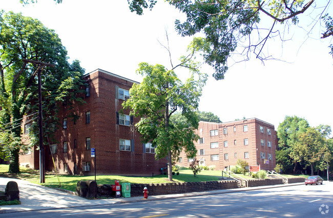 Fifth Avenue Gardens - Colonial Terrace