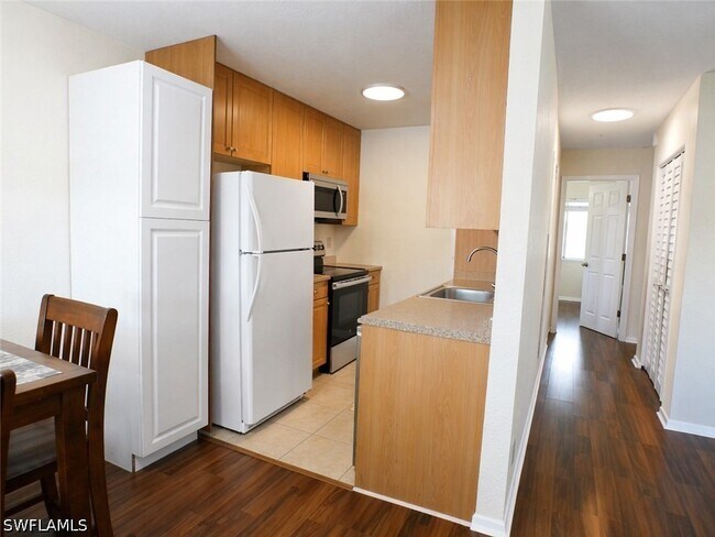 Foto del edificio - 4615 Bayshore Dr