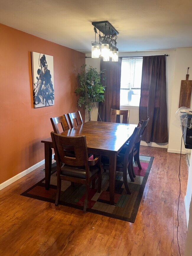 Foto del edificio - 1382 Westbury Dr