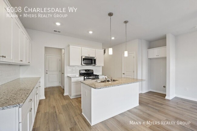 Foto del edificio - 6008 Charlesdale Wy