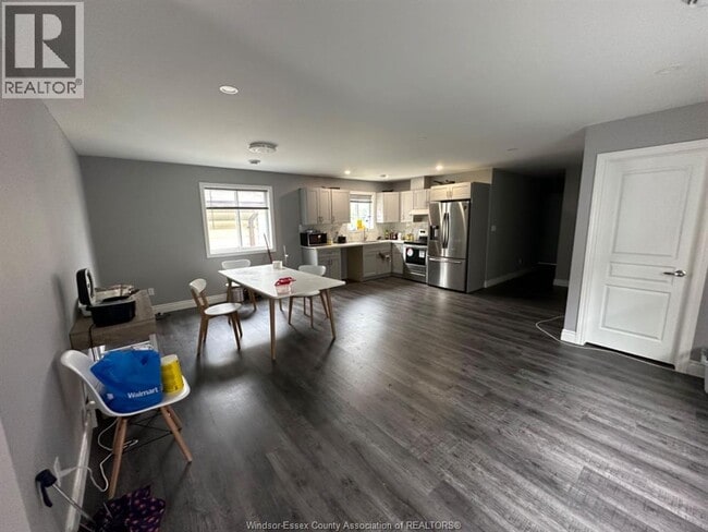 Building Photo - 495 McEwan Ave