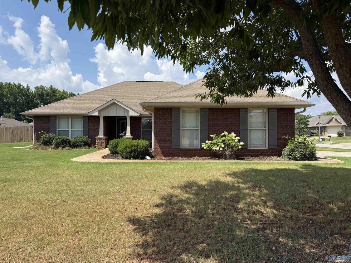 Primary Photo - 302 Healey Dr