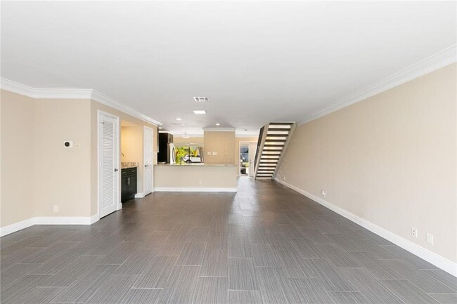 Building Photo - Charming recently renovated 2-bedroom town...