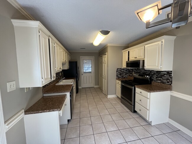 Building Photo - 211 Rodney Guthrie Dr
