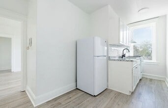 Building Photo - 2215 N 51st St