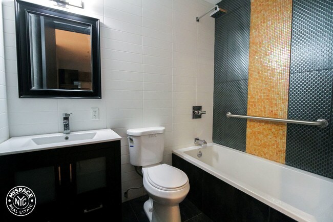 Foto del edificio - 443 Pulaski St