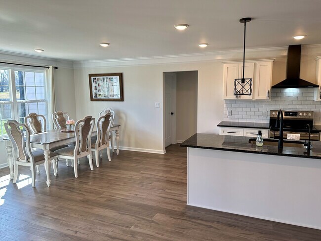 Foto del edificio - 3013 Cambridge Ct