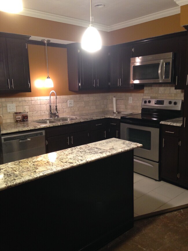 Building Photo - 542 Pine Ridge Pl