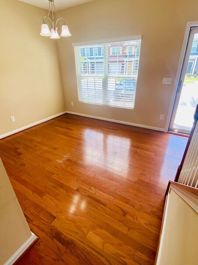 Foto del edificio - 2Bed/2.5 Bath Stunning End Unit Townhome i...