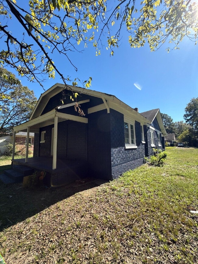 Building Photo - 3408 Bowen Ave