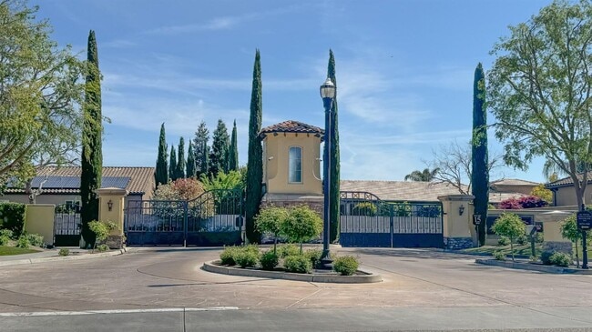 Building Photo - 11309 N Via Verona Way