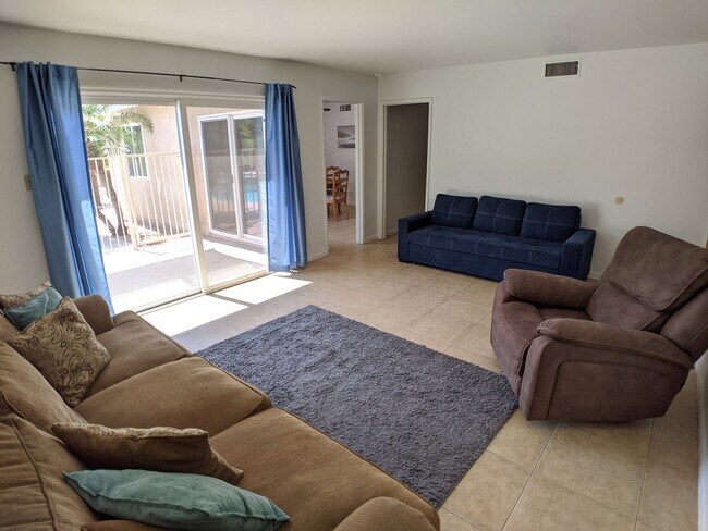 Foto del edificio - Beautiful 3 Bedroom Home with Pool