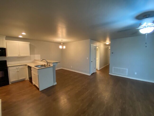 Foto del edificio - 3 Bed 2 Bath Duplex in Moore Schools!
