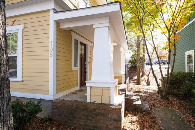 Building Photo - The Woodlands Unit 105