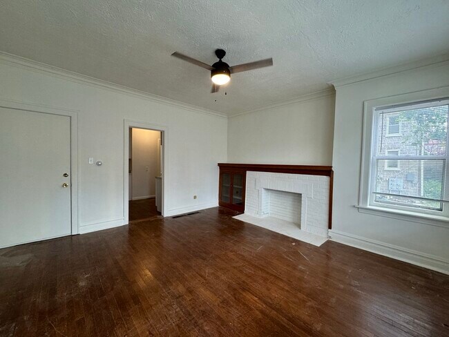 Foto del edificio - 330 E Liberty Dr