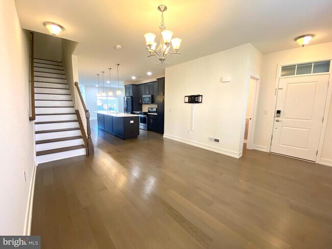 Building Photo - 1011 Lakeview Ct