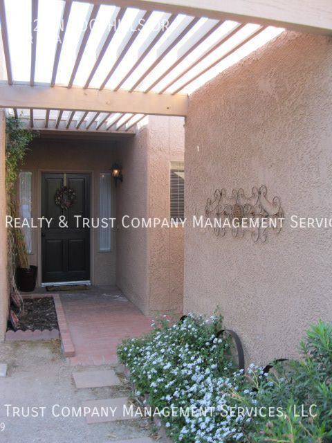 Foto del edificio - Foothills Townhome