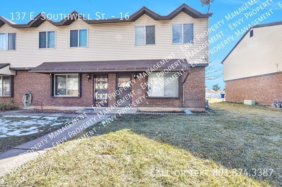 Foto principal - Available Now! Great 2 Bed/1.5 Bath Townho...