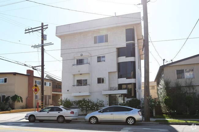 Foto del edificio - 11516 Ohio Ave