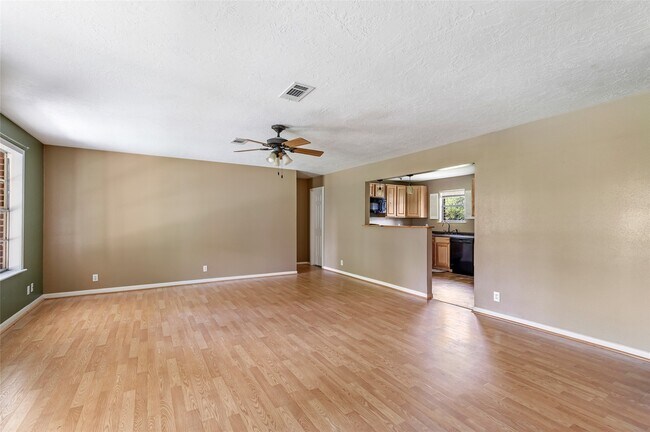 Foto del edificio - 27311 Kingport Dr