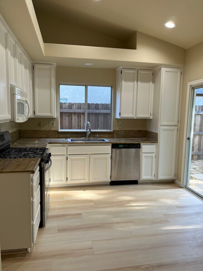 Building Photo - 1610 Steinbeck Dr